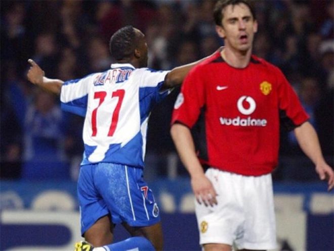 出球队在防 出球队在防